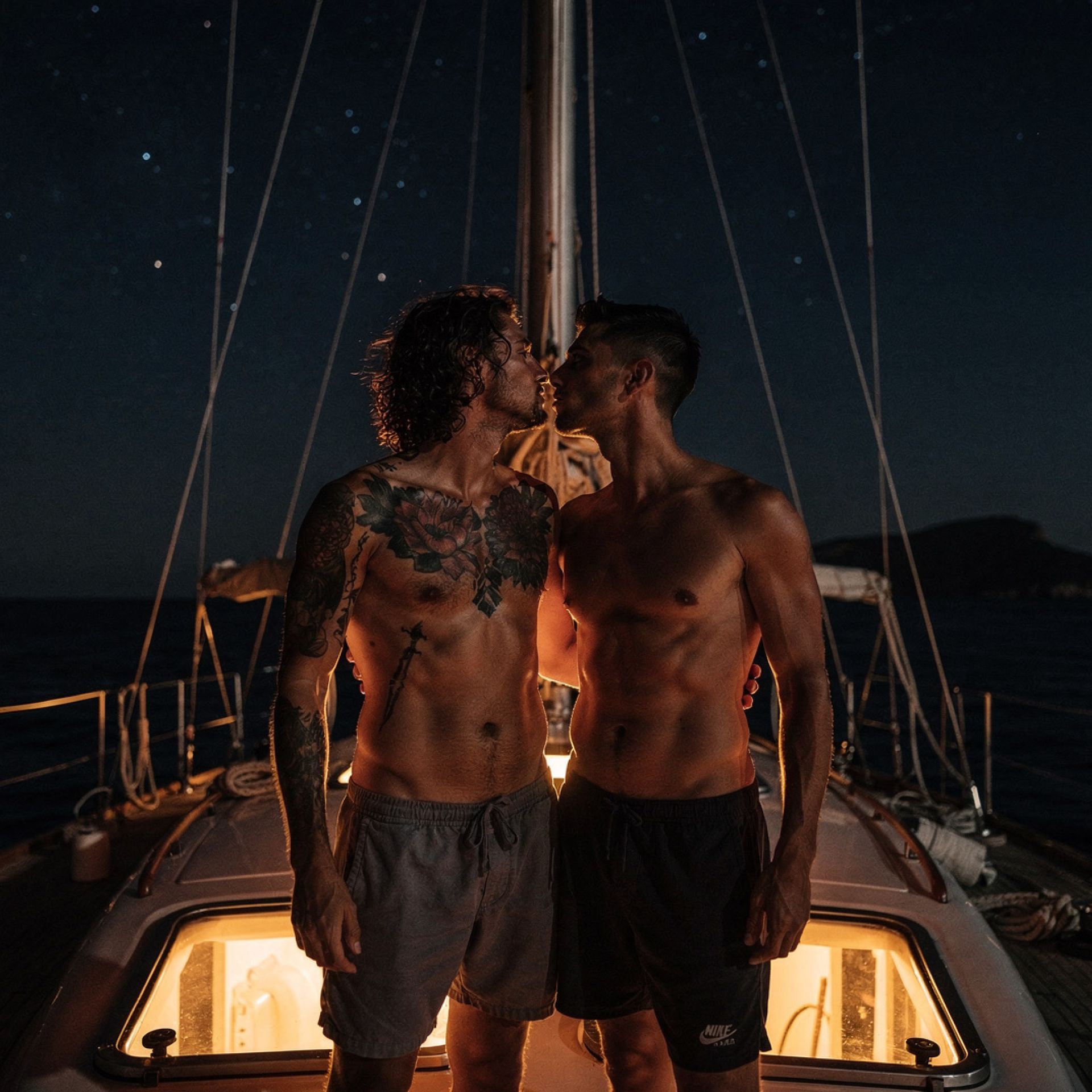 Crociera gay in Toscana: barca a vela di notte